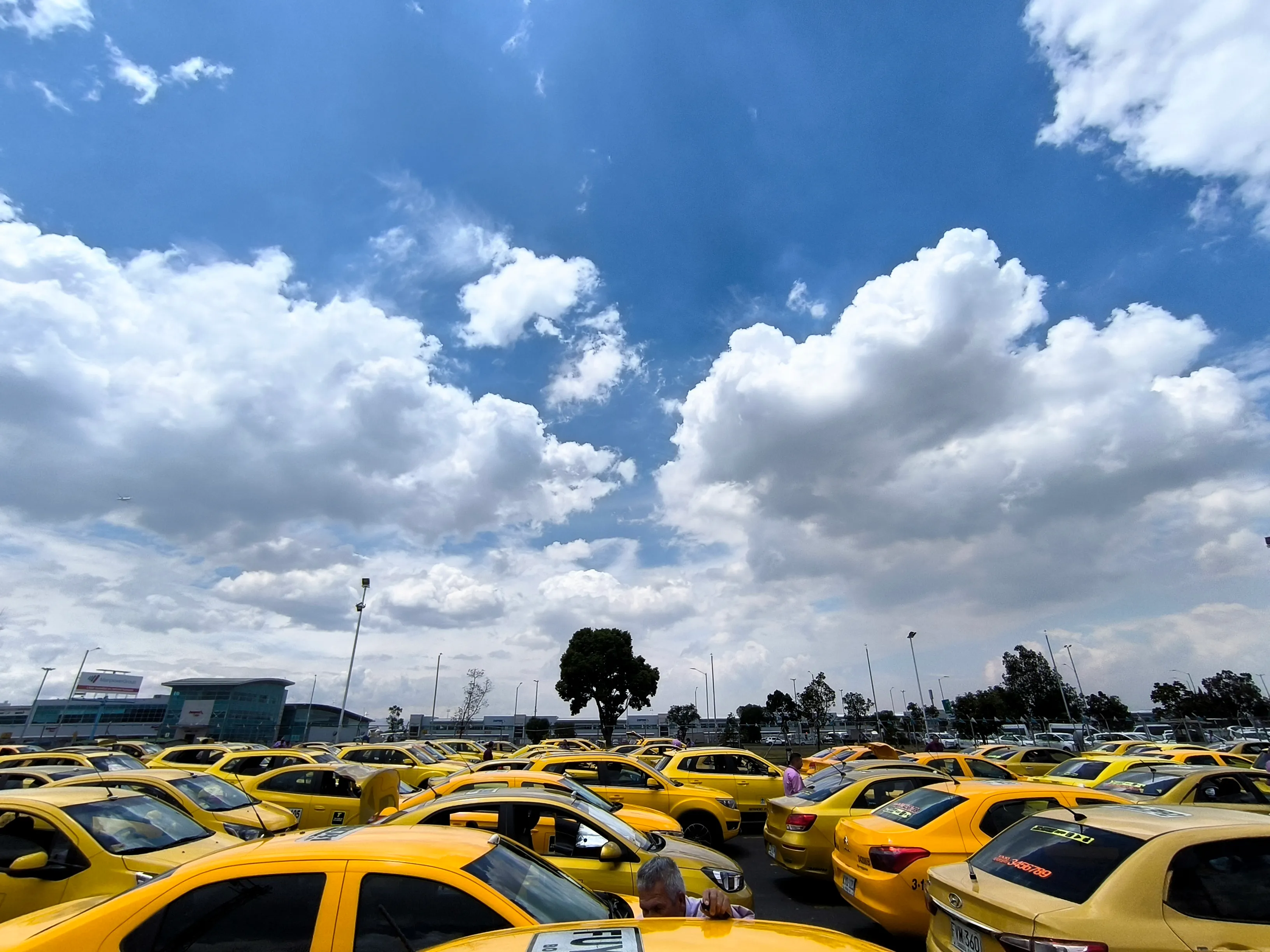 Parqueadero de Taxis en el Aeropuerto El Dorado en Bogotá